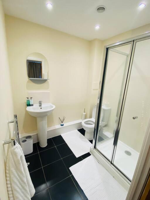 Beautiful And Modern 2 Bedroom Flat In Colindale 에지웨어 외부 사진
